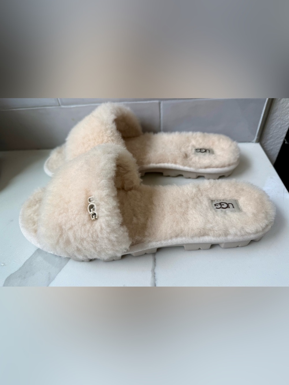 UGG WOMEN'S COZETTA CURLY SHEARLING NATURAL SLIDES SLIPPERS - SIZE 9